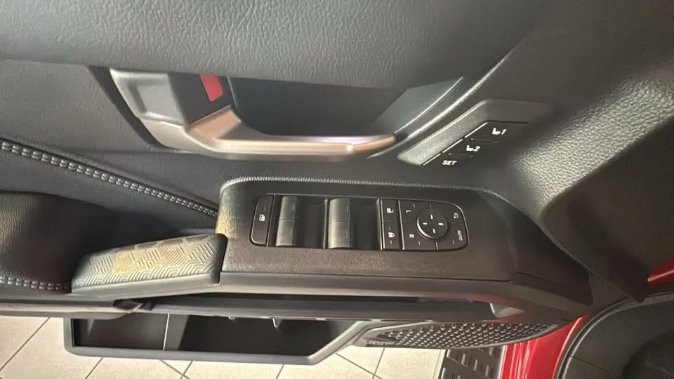 2025 Toyota 4Runner 6th Gen - Image 14 of 20