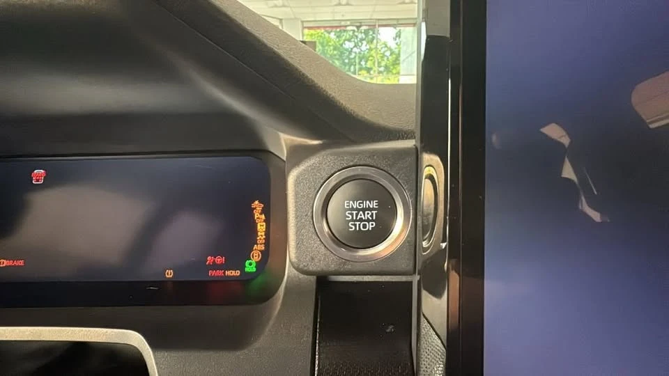 2025 Toyota 4Runner 6th Gen - Image 16 of 20