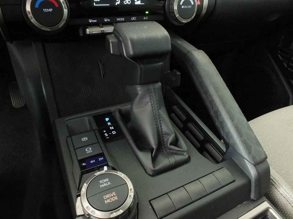 2025 Toyota 4Runner 6th Gen - Image 16 of 20