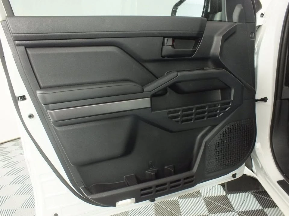 2025 Toyota 4Runner 6th Gen - Image 10 of 20