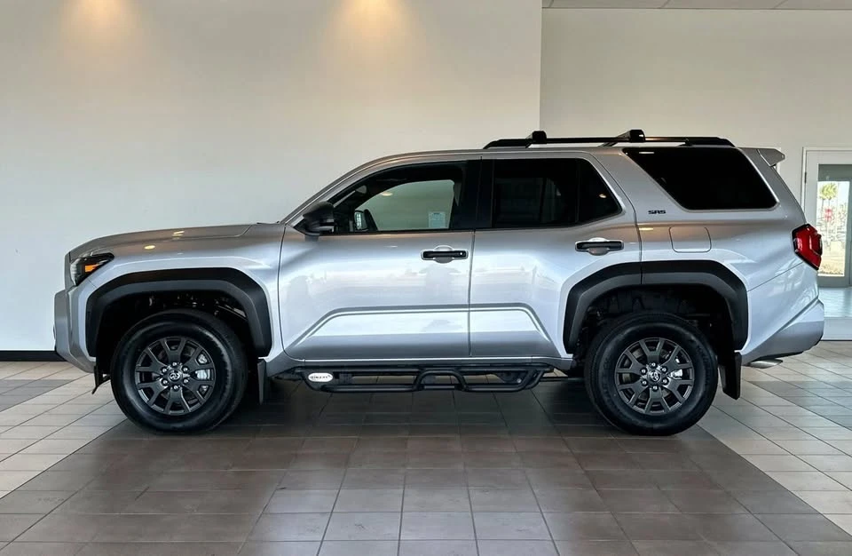 2025 Toyota 4Runner 6th Gen - Image 7 of 13