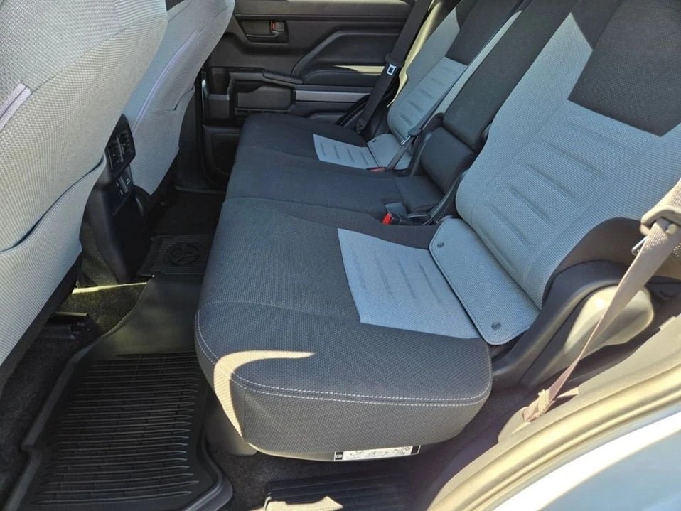 2025 Toyota 4Runner 6th Gen - Image 9 of 20