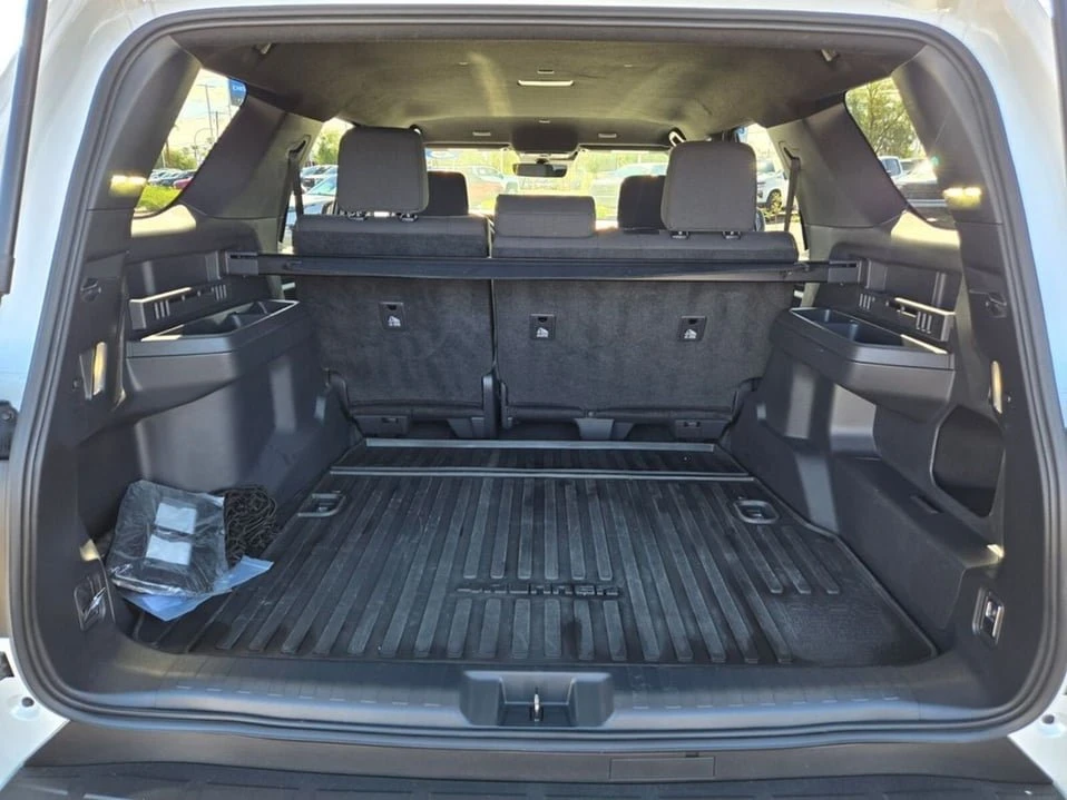 2025 Toyota 4Runner 6th Gen - Image 11 of 20