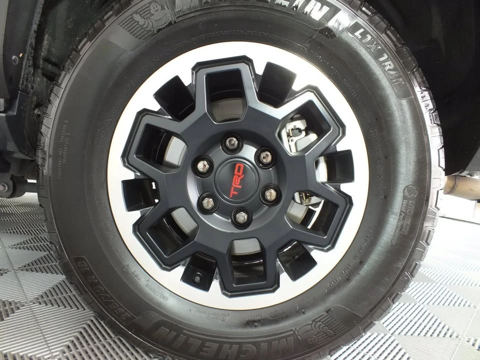 2025 Toyota 4Runner 6th Gen - Image 10 of 20