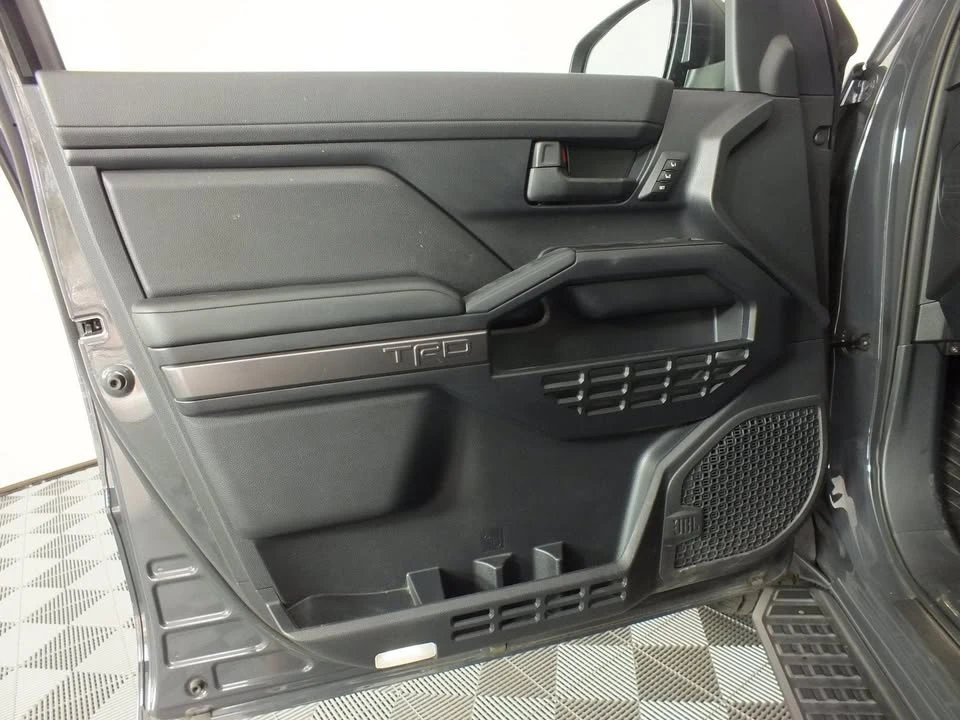 2025 Toyota 4Runner 6th Gen - Image 11 of 20