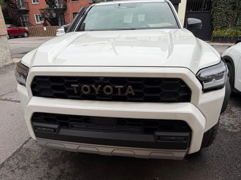 2025 Toyota 4Runner 6th Gen - Image 7 of 11
