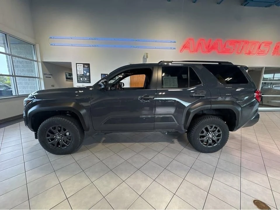 2025 Toyota 4Runner 6th Gen - Image 10 of 20