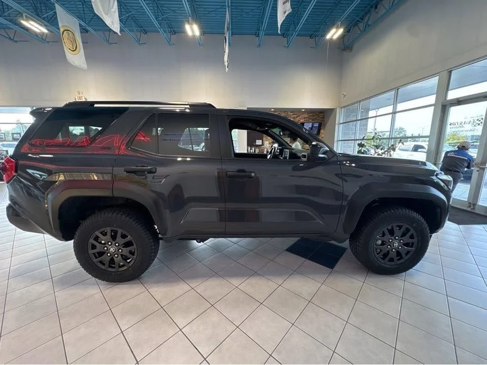 2025 Toyota 4Runner 6th Gen - Image 16 of 20