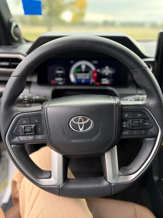 2025 Toyota 4Runner 6th Gen - Image 10 of 13