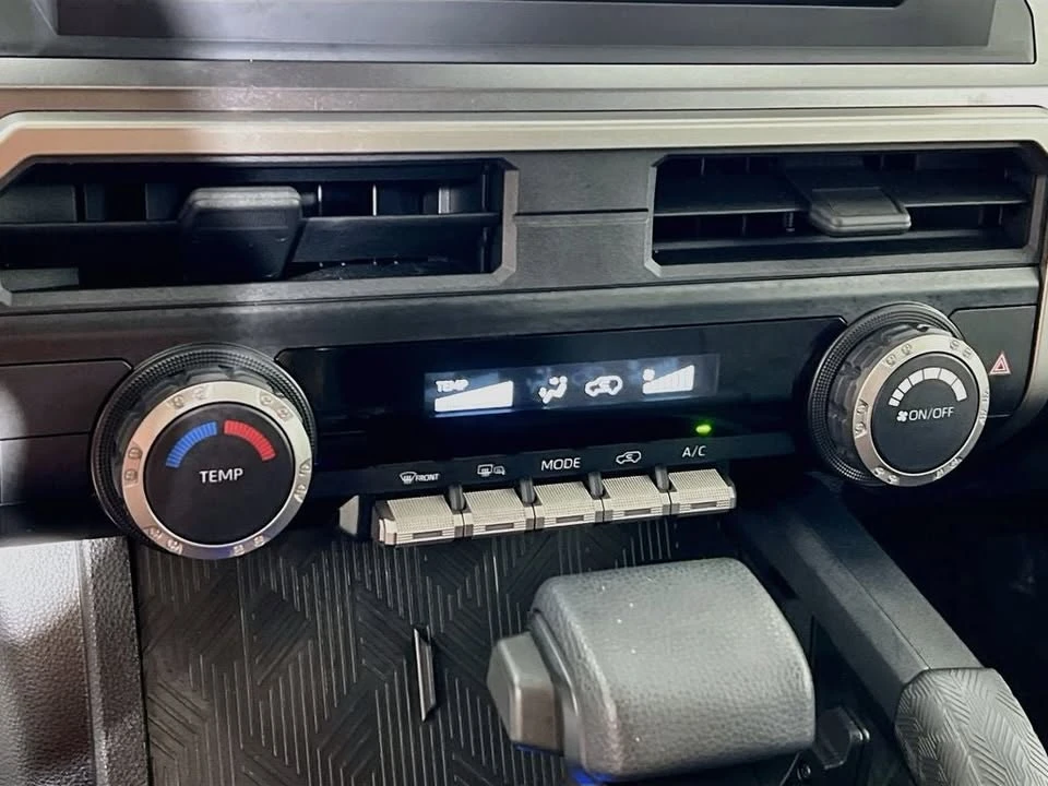 2025 Toyota 4Runner 6th Gen - Image 14 of 19