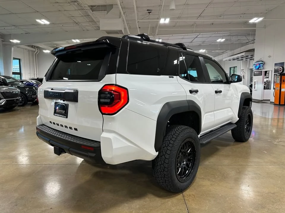 2025 Toyota 4Runner 6th Gen - Image 7 of 9