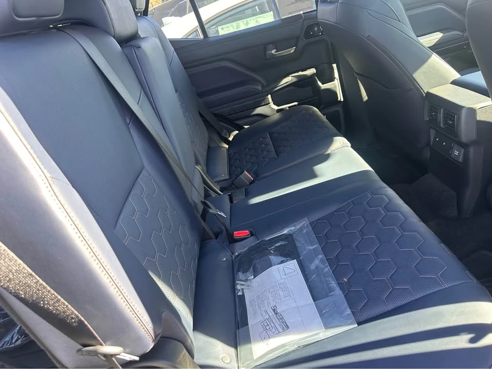 2025 Toyota 4Runner 6th Gen - Image 8 of 11