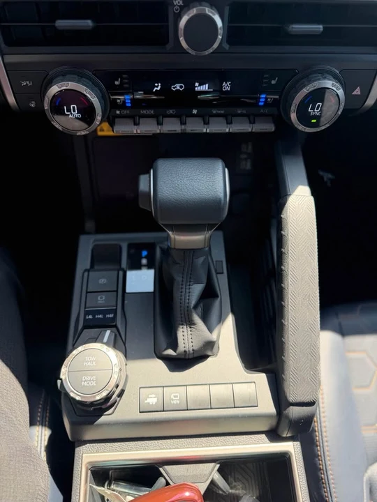 2025 Toyota 4Runner 6th Gen - Image 17 of 19