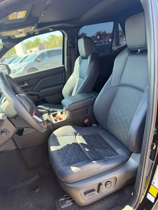 2025 Toyota 4Runner 6th Gen - Image 13 of 19