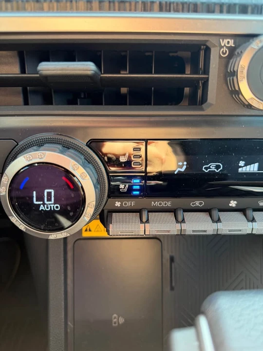 2025 Toyota 4Runner 6th Gen - Image 16 of 19