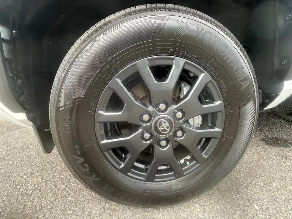 2025 Toyota 4Runner 6th Gen - Image 8 of 19
