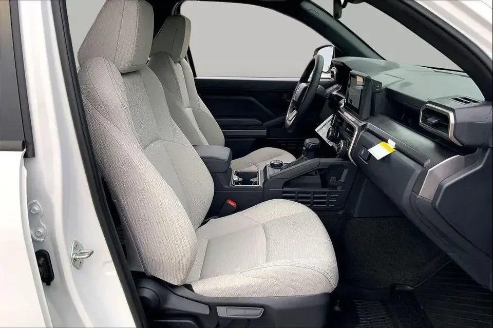 2025 Toyota 4Runner 6th Gen - Image 9 of 20