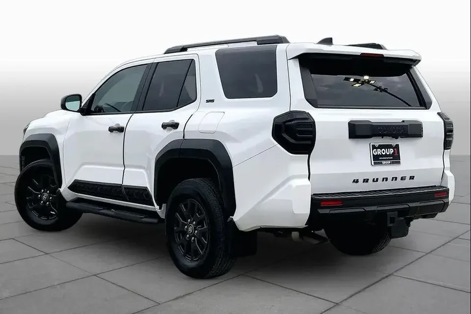 2025 Toyota 4Runner 6th Gen - Image 12 of 20