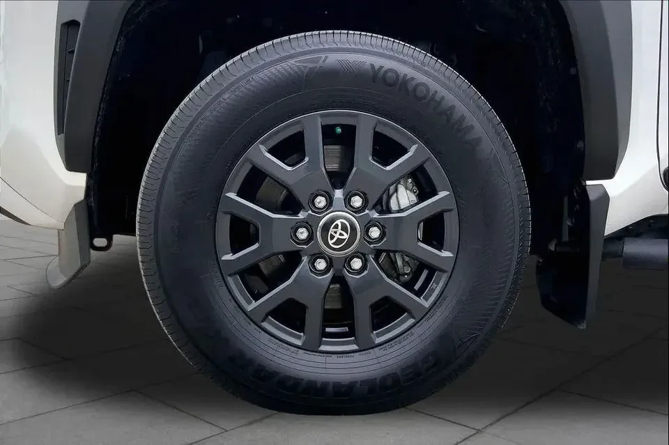 2025 Toyota 4Runner 6th Gen - Image 11 of 20