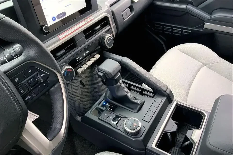 2025 Toyota 4Runner 6th Gen - Image 16 of 20
