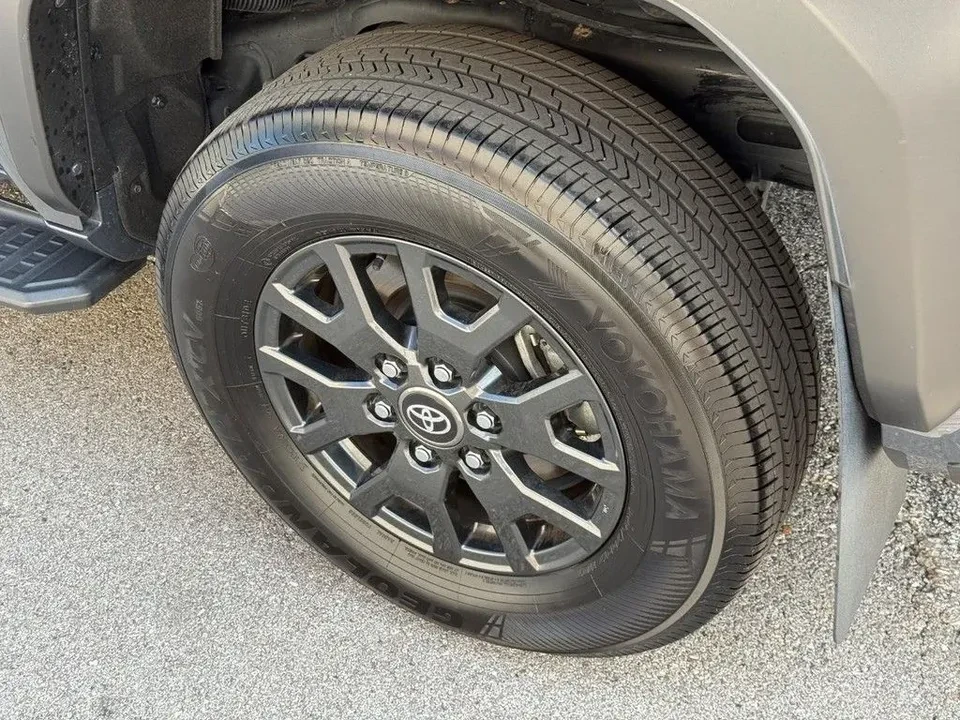 2025 Toyota 4Runner 6th Gen - Image 5 of 18