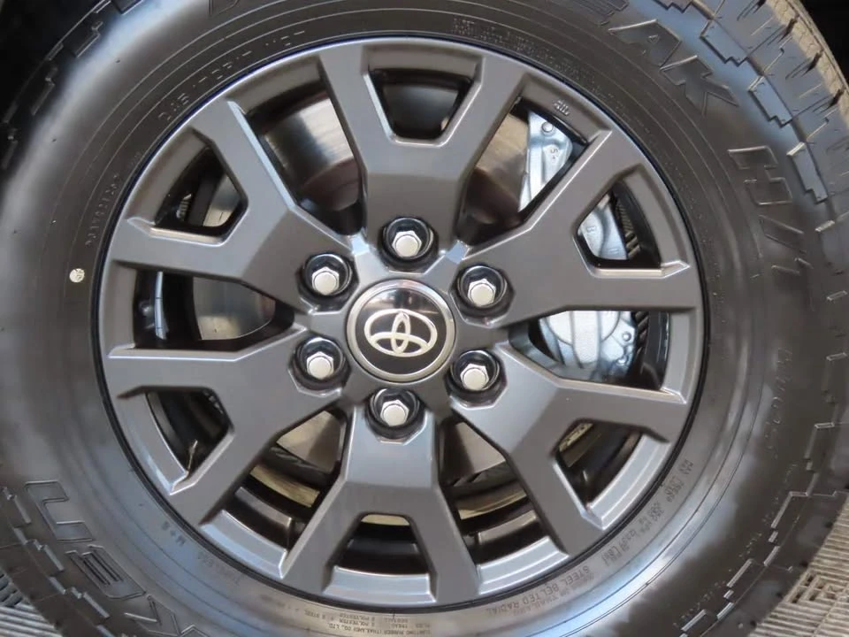 2025 Toyota 4Runner 6th Gen - Image 8 of 19