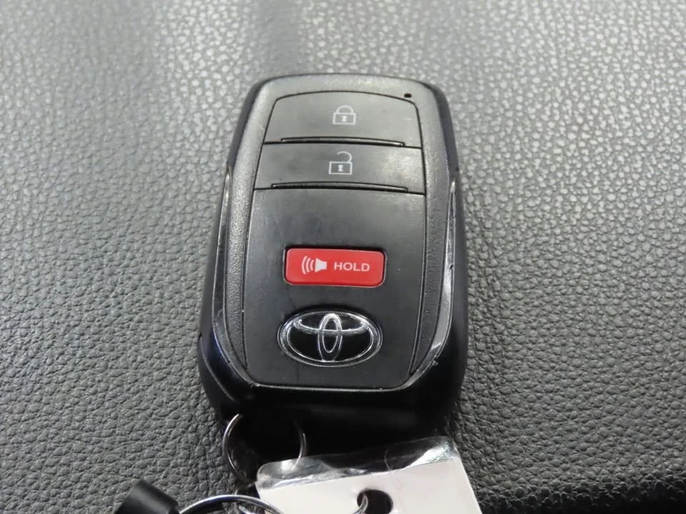 2025 Toyota 4Runner 6th Gen - Image 7 of 19
