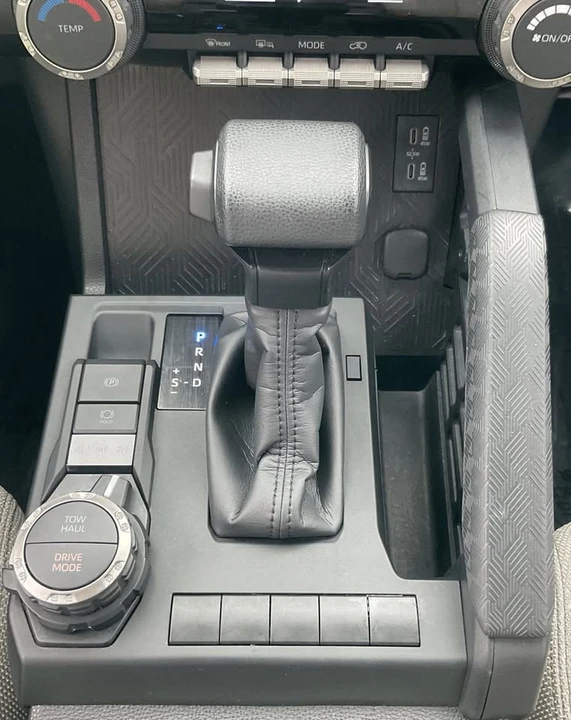 2025 Toyota 4Runner 6th Gen - Image 16 of 19