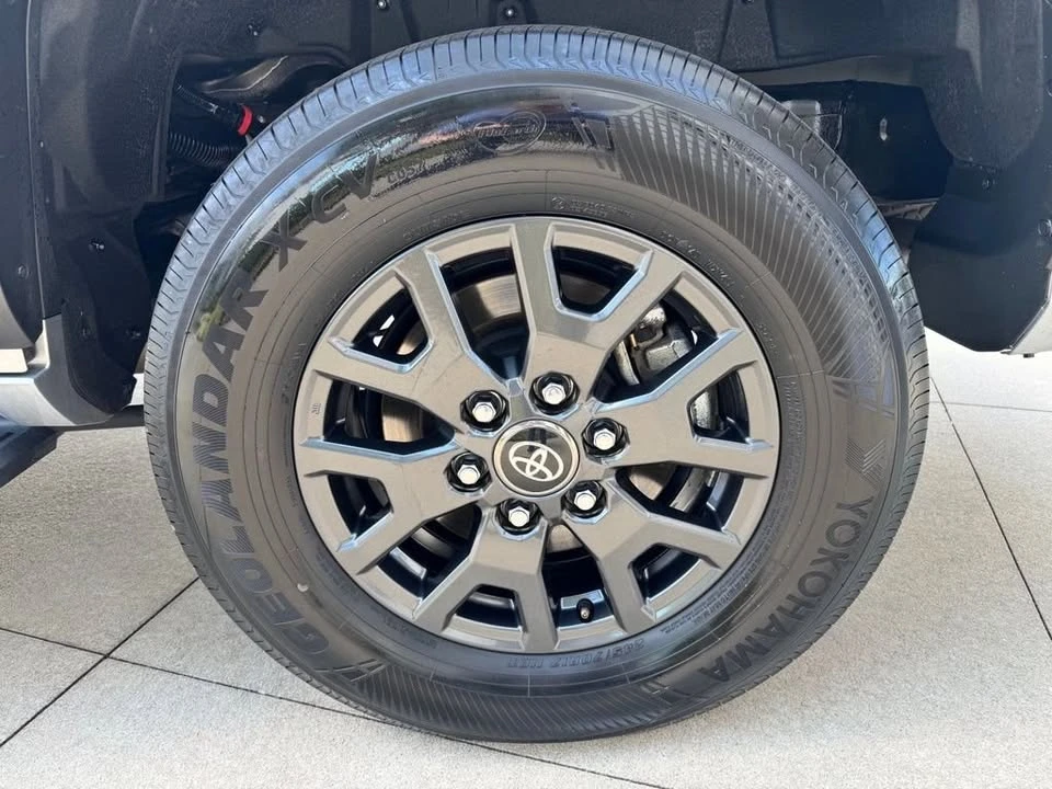 2025 Toyota 4Runner 6th Gen - Image 6 of 10