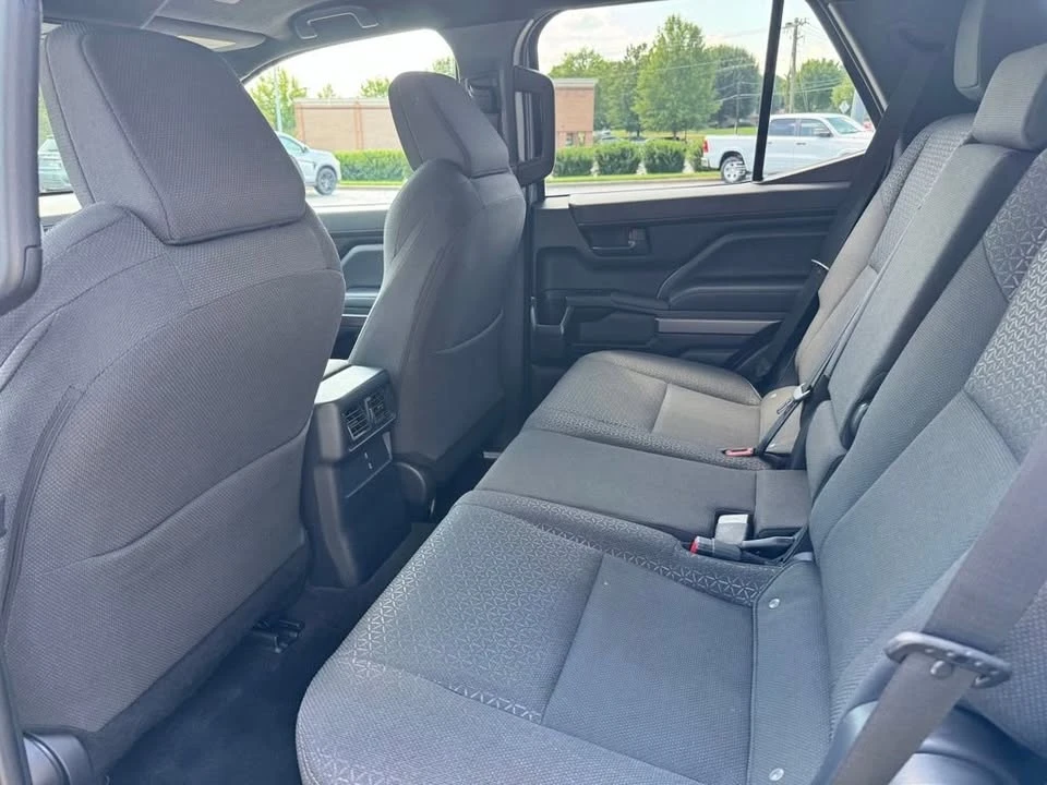 2025 Toyota 4Runner 6th Gen - Image 8 of 10