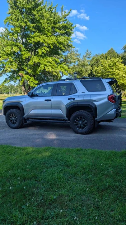 2025 Toyota 4Runner 6th Gen - Image 8 of 15
