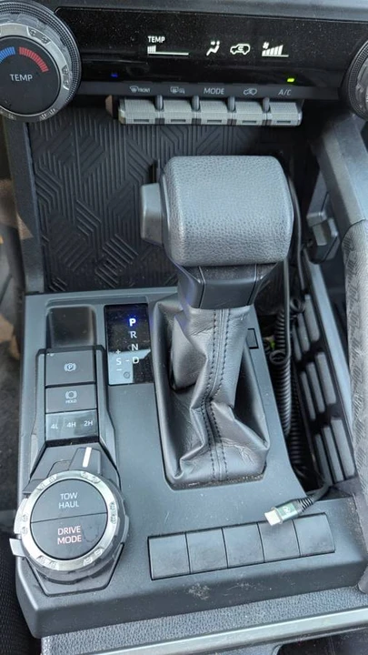 2025 Toyota 4Runner 6th Gen - Image 10 of 15