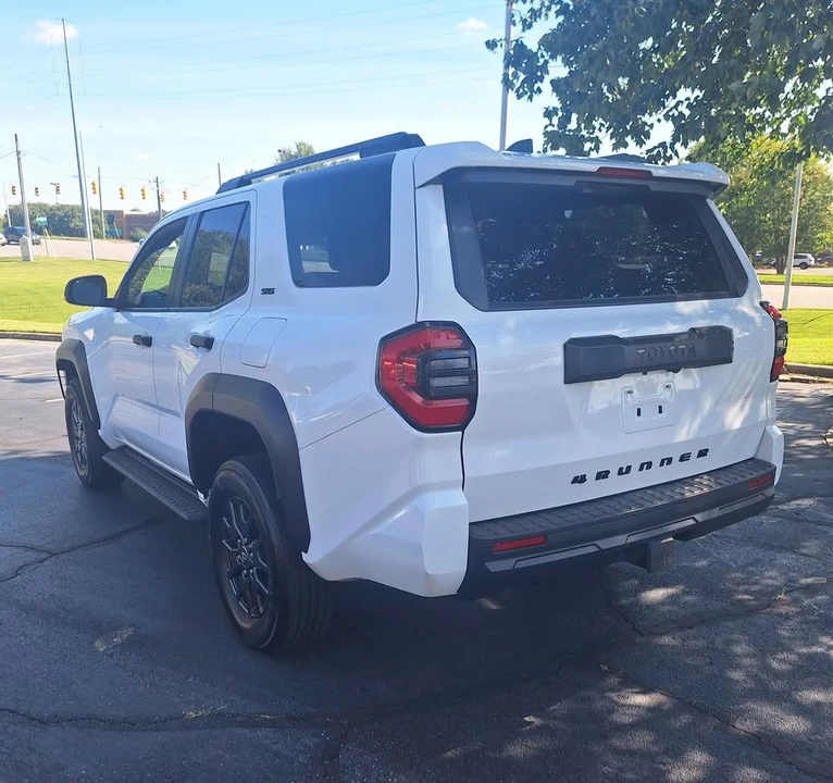2025 Toyota 4Runner 6th Gen - Image 5 of 16