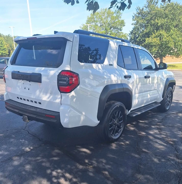 2025 Toyota 4Runner 6th Gen - Image 9 of 16