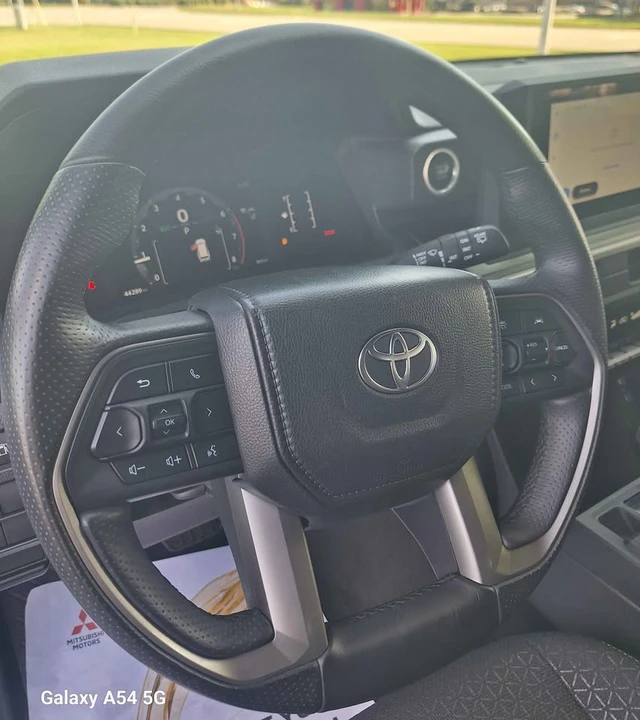 2025 Toyota 4Runner 6th Gen - Image 12 of 16