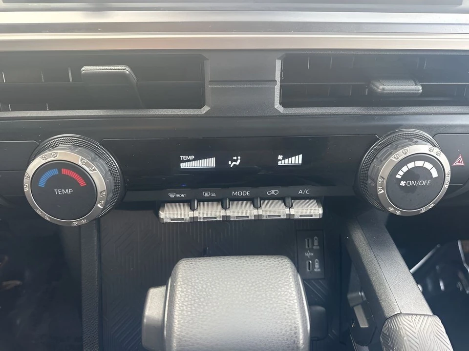 2025 Toyota 4Runner 6th Gen - Image 16 of 21