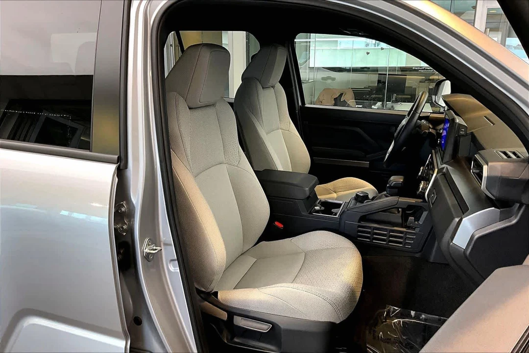2025 Toyota 4Runner 6th Gen - Image 9 of 12