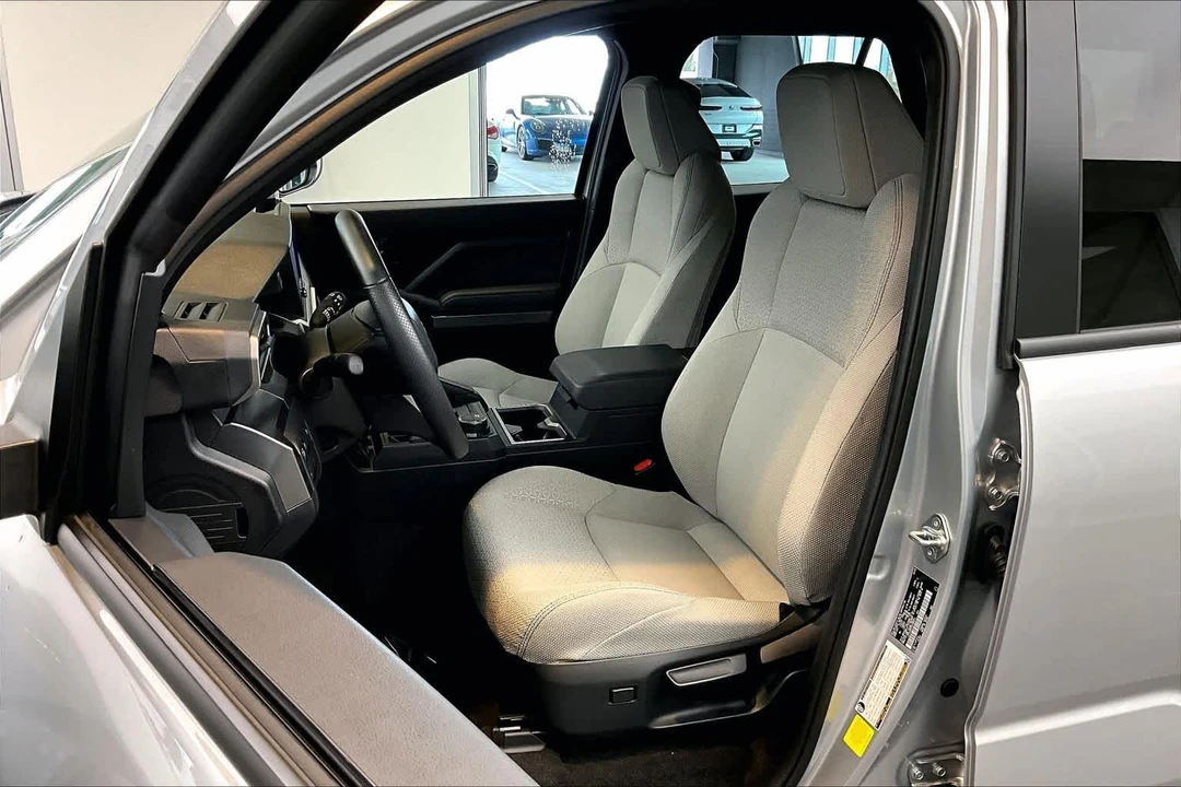 2025 Toyota 4Runner 6th Gen - Image 8 of 12