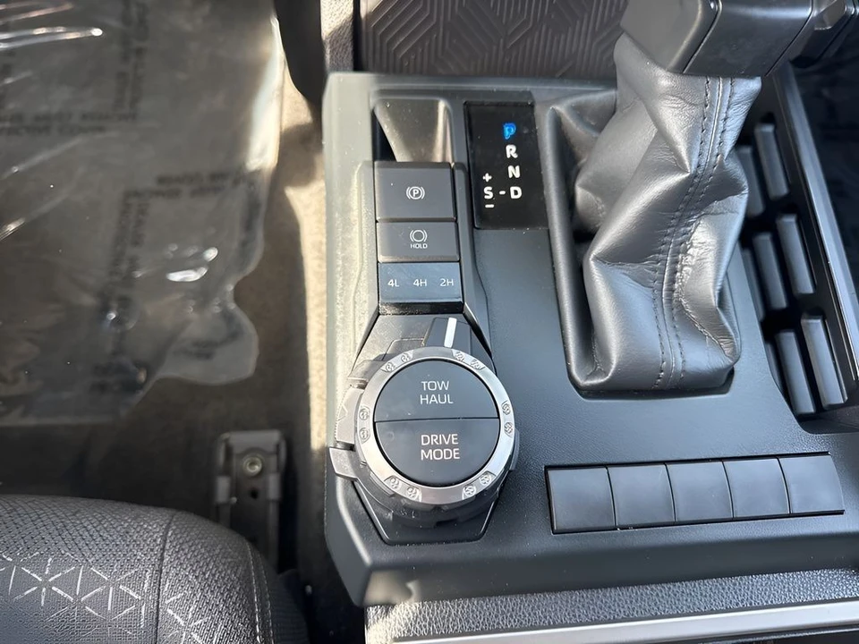 2025 Toyota 4Runner 6th Gen - Image 16 of 21
