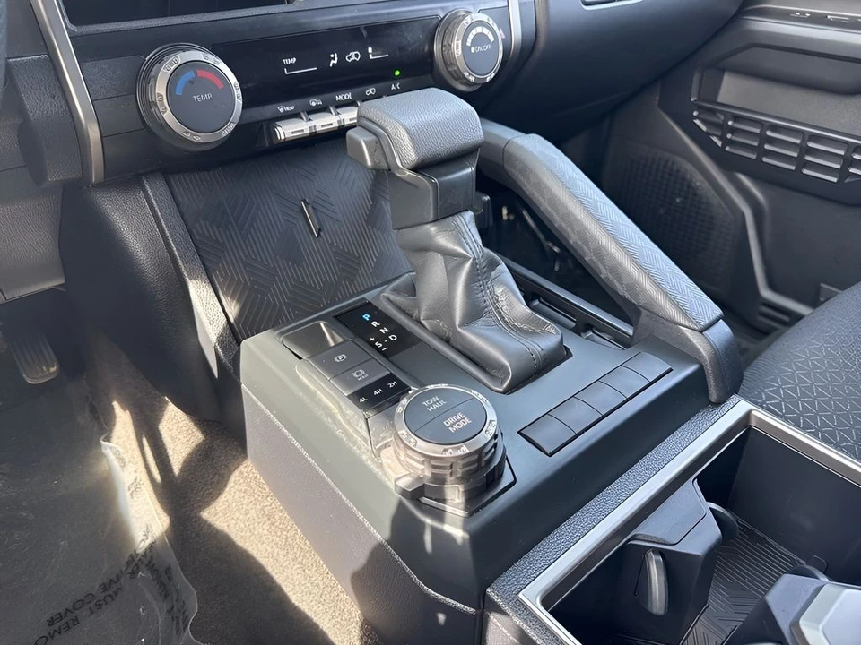 2025 Toyota 4Runner 6th Gen - Image 15 of 21