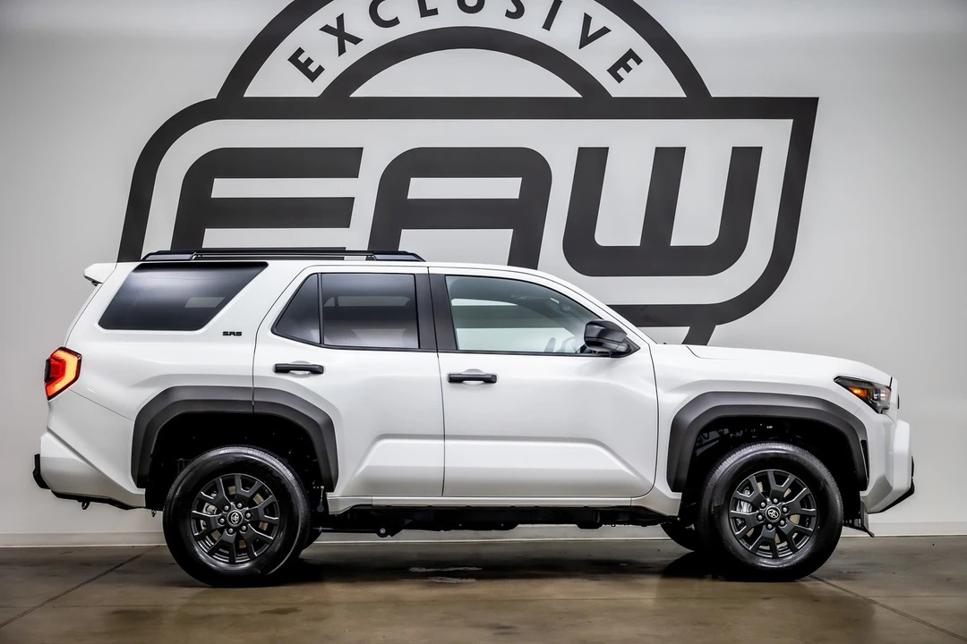 2025 Toyota 4Runner 6th Gen - Image 9 of 12