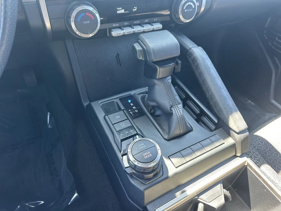 2025 Toyota 4Runner 6th Gen - Image 17 of 21