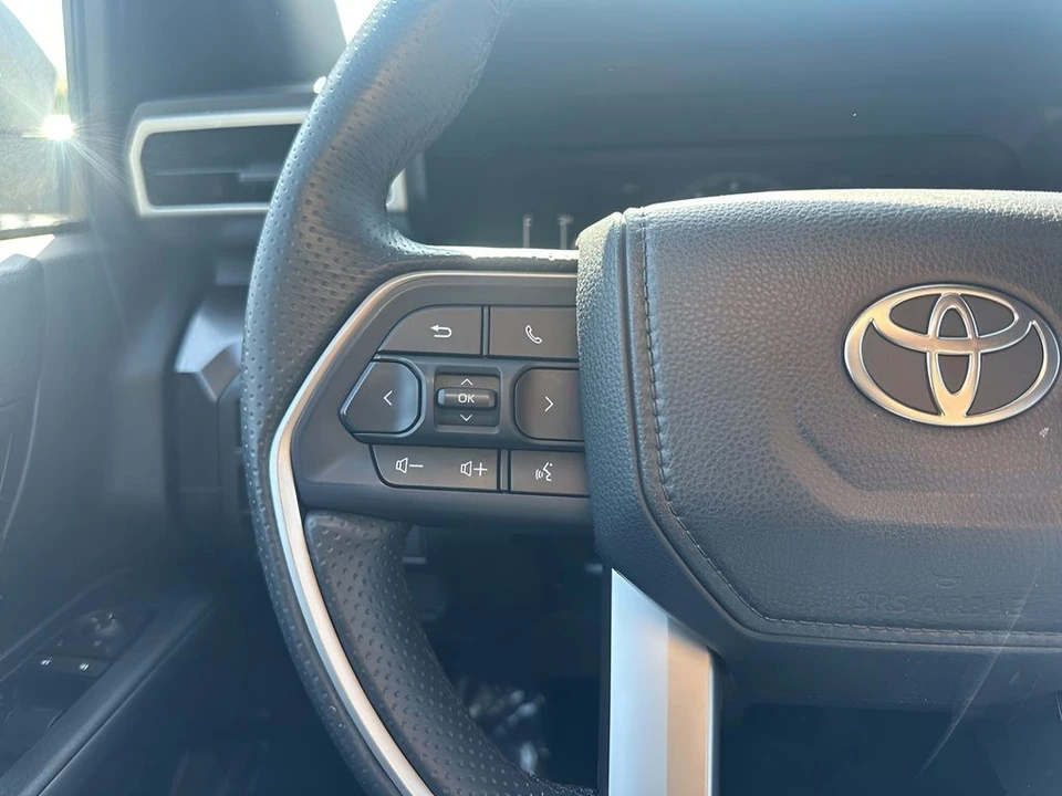 2025 Toyota 4Runner 6th Gen - Image 15 of 21