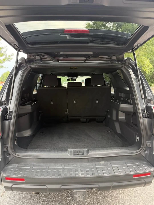 2025 Toyota 4Runner 6th Gen - Image 17 of 19