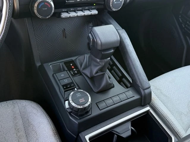 2025 Toyota 4Runner 6th Gen - Image 16 of 19