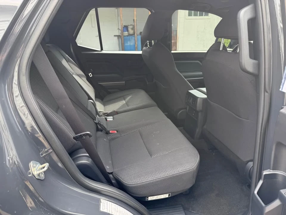 2025 Toyota 4Runner 6th Gen - Image 7 of 8