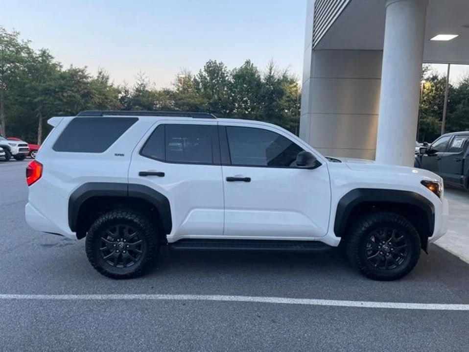 2025 Toyota 4Runner 6th Gen - Image 5 of 9