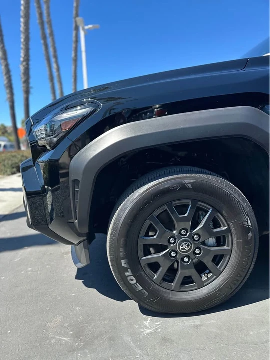 2025 Toyota 4Runner 6th Gen - Image 4 of 10