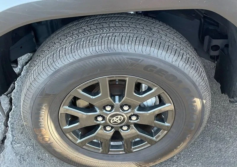 2025 Toyota 4Runner 6th Gen - Image 6 of 8