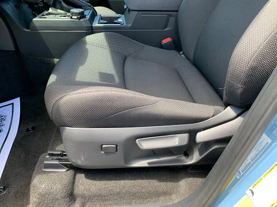 2025 Toyota 4Runner 6th Gen - Image 9 of 20